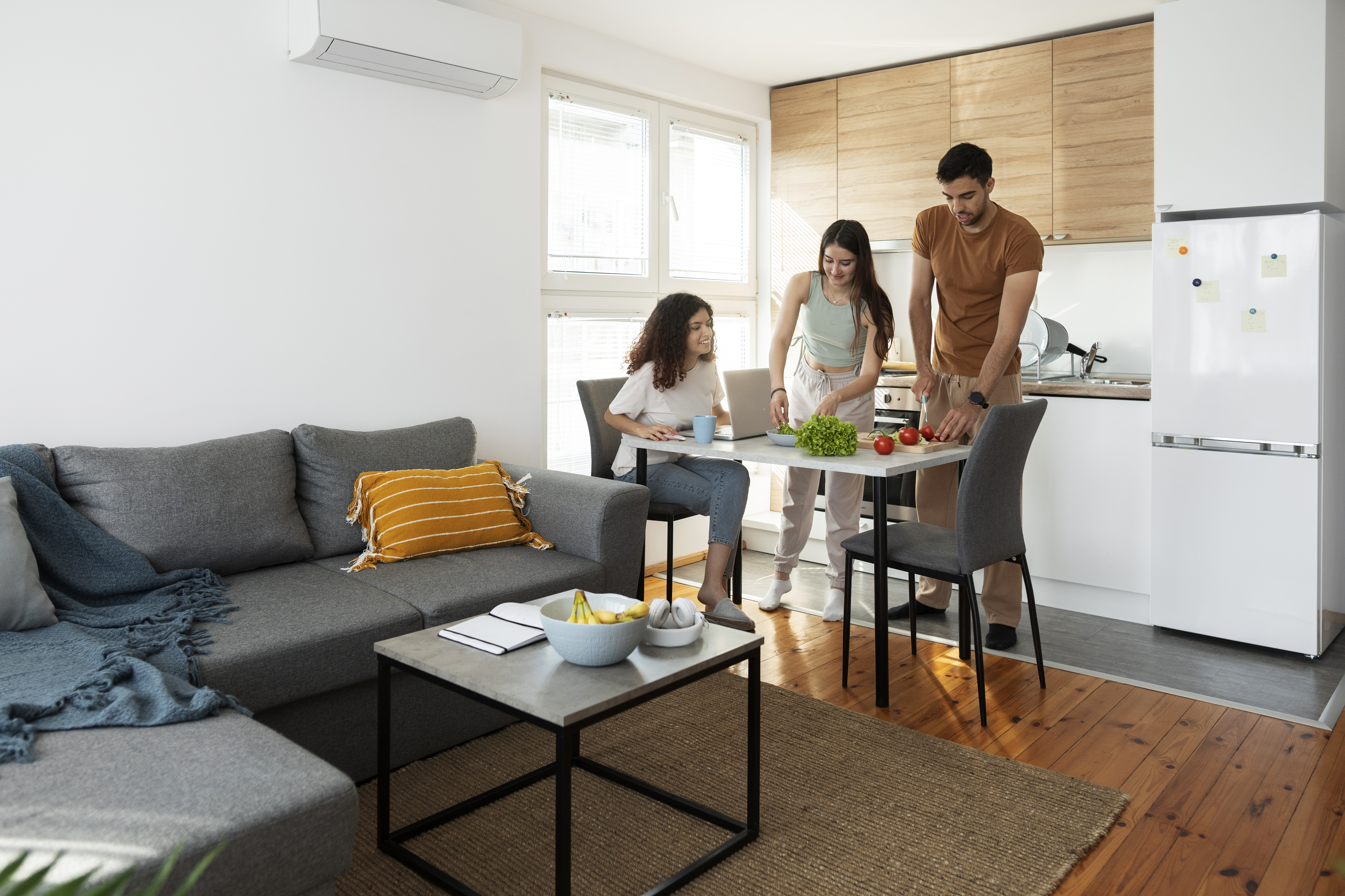 amigos aproveitando seu projeto residencial ao máximo